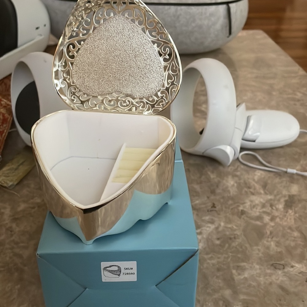 - Things remembered jewelry box - Picture 2 of 4